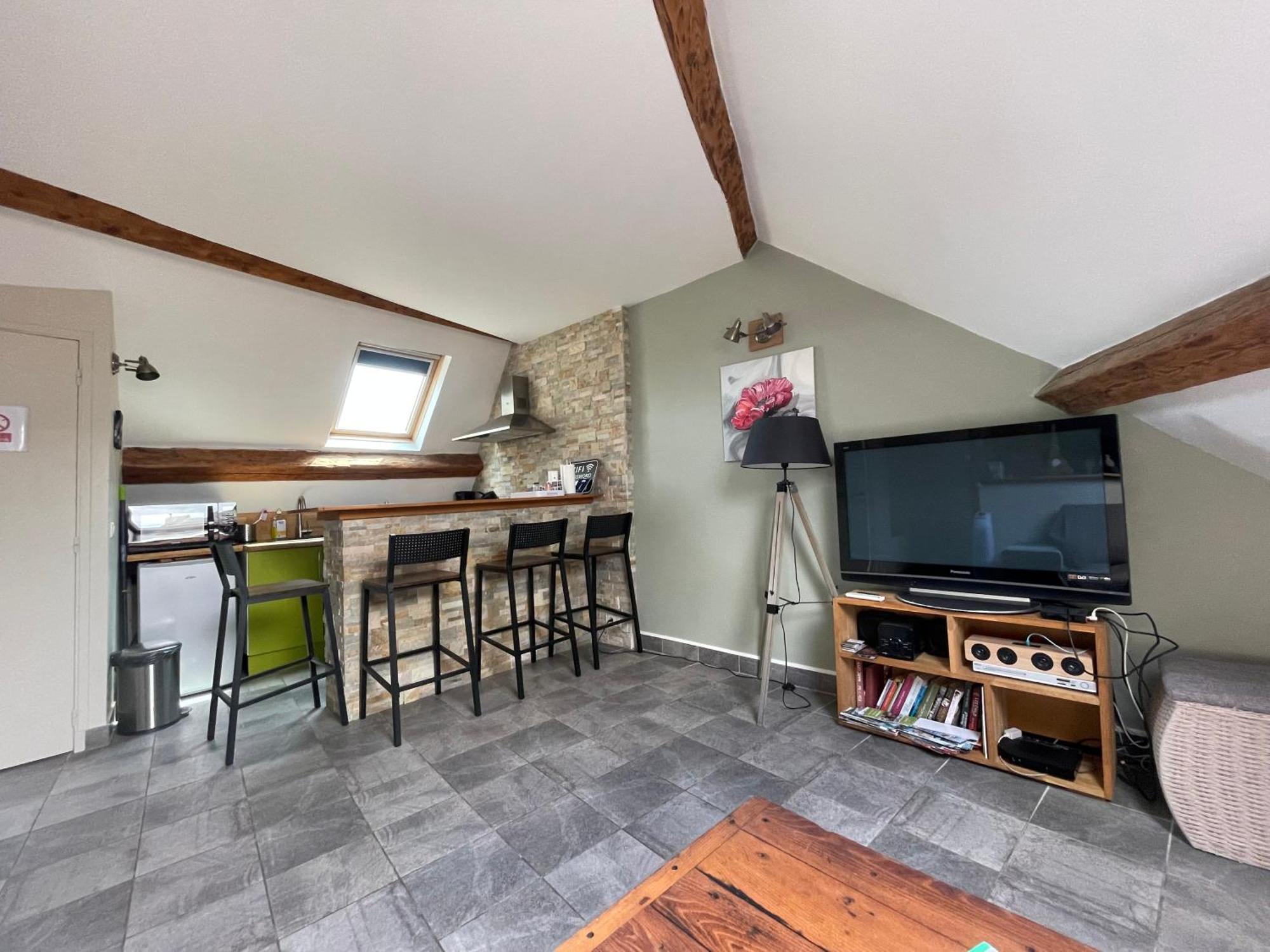 Les Combles De L Aure Grand Studio Cosy Confortable Classe 3 Etoiles Centre Bayeux 2 Mn A Pied Cathedrale Proche Plages Du Debarquement المظهر الخارجي الصورة