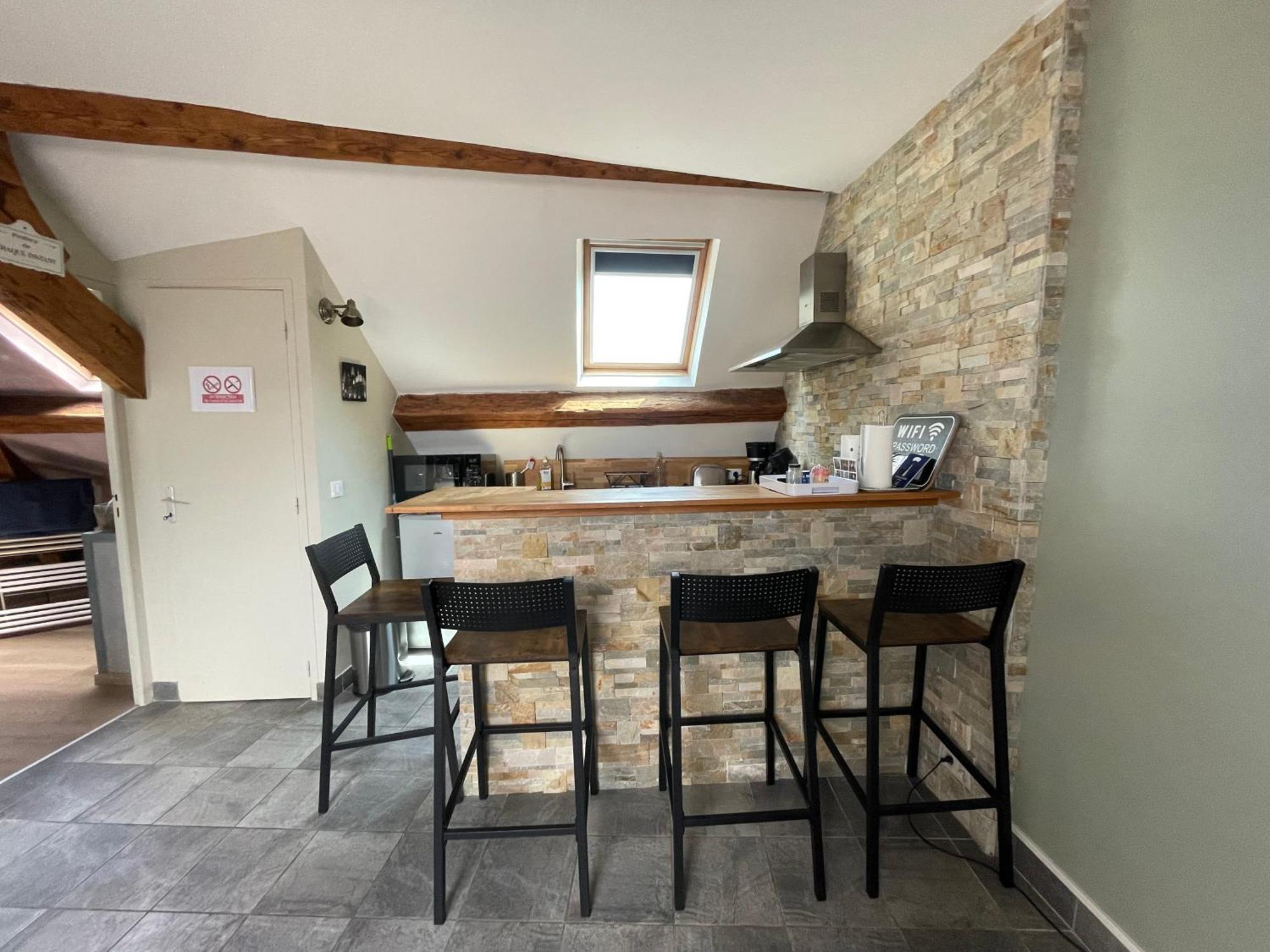 Les Combles De L Aure Grand Studio Cosy Confortable Classe 3 Etoiles Centre Bayeux 2 Mn A Pied Cathedrale Proche Plages Du Debarquement المظهر الخارجي الصورة
