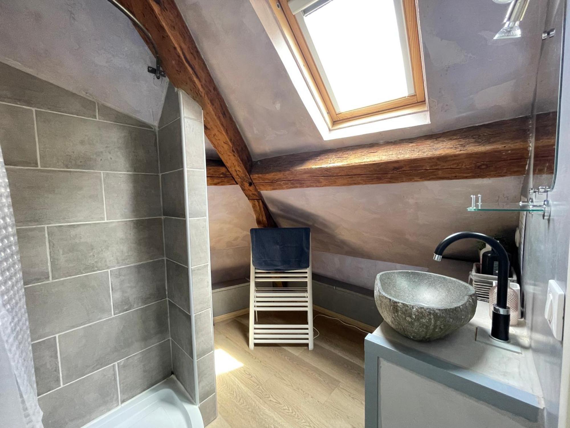 Les Combles De L Aure Grand Studio Cosy Confortable Classe 3 Etoiles Centre Bayeux 2 Mn A Pied Cathedrale Proche Plages Du Debarquement المظهر الخارجي الصورة